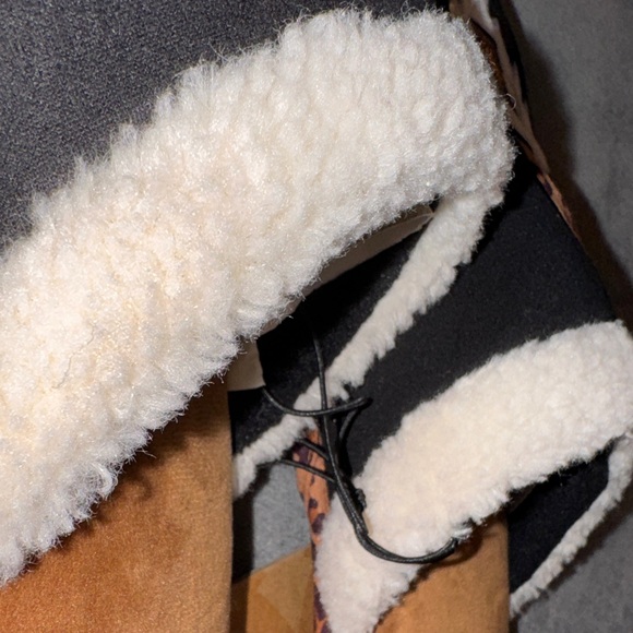 Dakota Fleece- NWT Women’s Leopard Trim Pumpkin Spice Gnome Slippers Size 9/10 - Picture 9 of 11